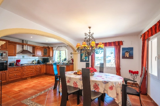 Villa in Benissa zu verkaufen, Woongedeelte 216 m², Bouwjaar 2004, Klimaanlage, Grondstuk 935 m², 4 Slaapkamers, 4 Badkamers, Pool, ref.: AM-12600DR-18