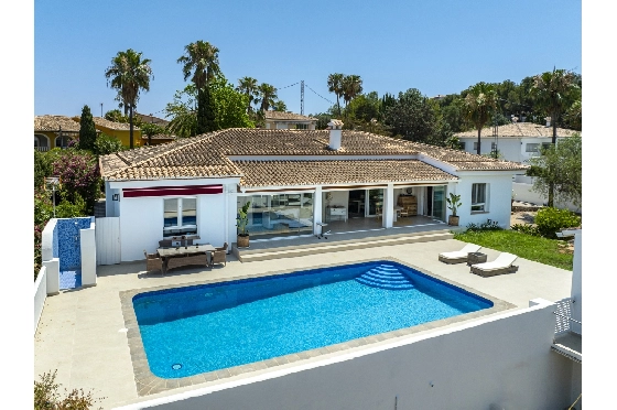 Villa in Denia zu verkaufen, Woongedeelte 324 m², Bouwjaar 1993, Zustand modernisiert, + Fussbodenheizung, Klimaanlage, Grondstuk 1888 m², 4 Slaapkamers, 2 Badkamers, Pool, ref.: BC-7771-1