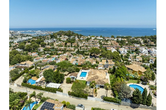 Villa in Denia zu verkaufen, Woongedeelte 324 m², Bouwjaar 1993, Zustand modernisiert, + Fussbodenheizung, Klimaanlage, Grondstuk 1888 m², 4 Slaapkamers, 2 Badkamers, Pool, ref.: BC-7771-12