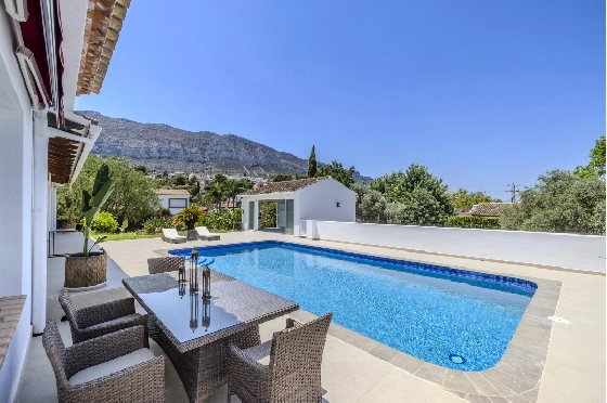 Villa in Denia zu verkaufen, Woongedeelte 324 m², Bouwjaar 1993, Zustand modernisiert, + Fussbodenheizung, Klimaanlage, Grondstuk 1888 m², 4 Slaapkamers, 2 Badkamers, Pool, ref.: BC-7771-13