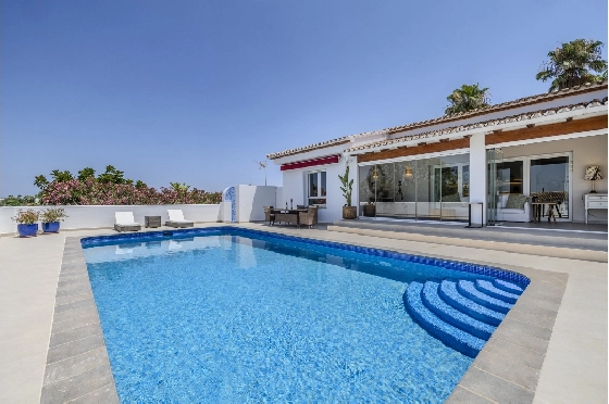 Villa in Denia zu verkaufen, Woongedeelte 324 m², Bouwjaar 1993, Zustand modernisiert, + Fussbodenheizung, Klimaanlage, Grondstuk 1888 m², 4 Slaapkamers, 2 Badkamers, Pool, ref.: BC-7771-2