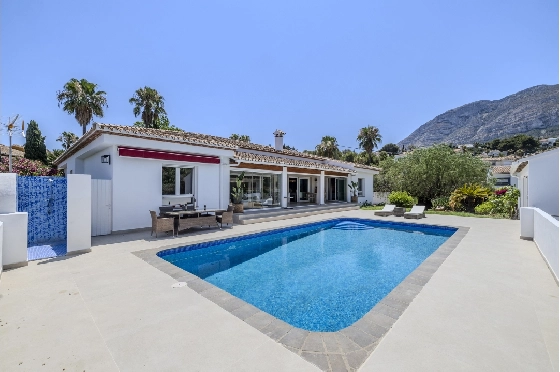 Villa in Denia zu verkaufen, Woongedeelte 324 m², Bouwjaar 1993, Zustand modernisiert, + Fussbodenheizung, Klimaanlage, Grondstuk 1888 m², 4 Slaapkamers, 2 Badkamers, Pool, ref.: BC-7771-21
