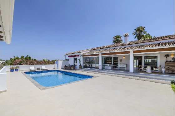 Villa in Denia zu verkaufen, Woongedeelte 324 m², Bouwjaar 1993, Zustand modernisiert, + Fussbodenheizung, Klimaanlage, Grondstuk 1888 m², 4 Slaapkamers, 2 Badkamers, Pool, ref.: BC-7771-3