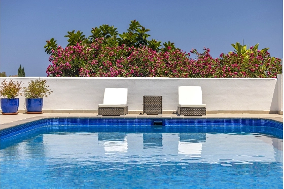 Villa in Denia zu verkaufen, Woongedeelte 324 m², Bouwjaar 1993, Zustand modernisiert, + Fussbodenheizung, Klimaanlage, Grondstuk 1888 m², 4 Slaapkamers, 2 Badkamers, Pool, ref.: BC-7771-30