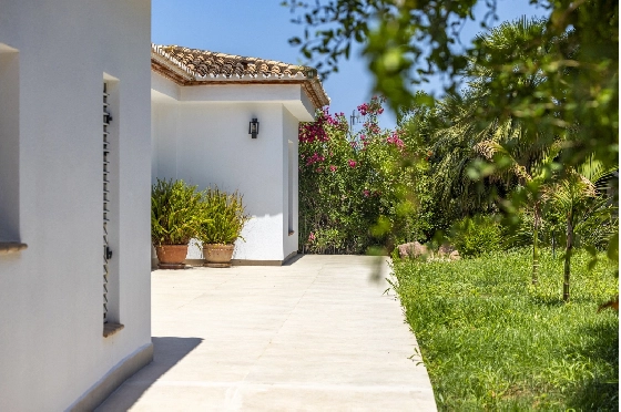Villa in Denia zu verkaufen, Woongedeelte 324 m², Bouwjaar 1993, Zustand modernisiert, + Fussbodenheizung, Klimaanlage, Grondstuk 1888 m², 4 Slaapkamers, 2 Badkamers, Pool, ref.: BC-7771-34