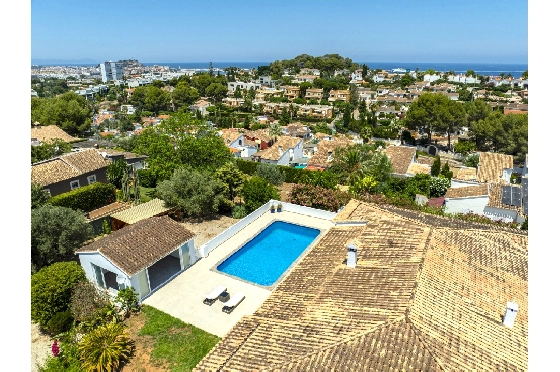 Villa in Denia zu verkaufen, Woongedeelte 324 m², Bouwjaar 1993, Zustand modernisiert, + Fussbodenheizung, Klimaanlage, Grondstuk 1888 m², 4 Slaapkamers, 2 Badkamers, Pool, ref.: BC-7771-35