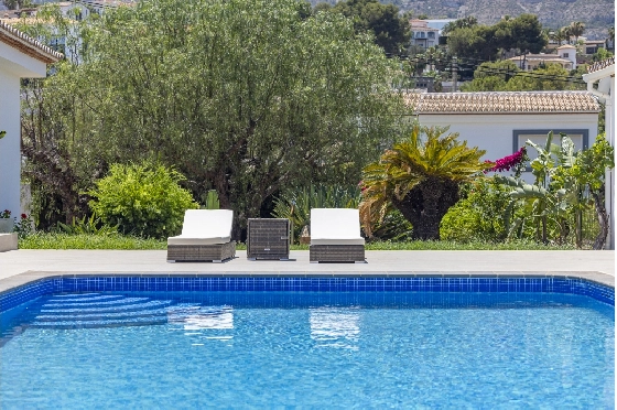 Villa in Denia zu verkaufen, Woongedeelte 324 m², Bouwjaar 1993, Zustand modernisiert, + Fussbodenheizung, Klimaanlage, Grondstuk 1888 m², 4 Slaapkamers, 2 Badkamers, Pool, ref.: BC-7771-36