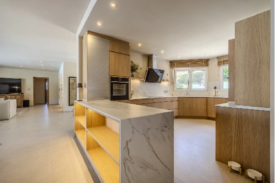 Villa in Denia zu verkaufen, Woongedeelte 324 m², Bouwjaar 1993, Zustand modernisiert, + Fussbodenheizung, Klimaanlage, Grondstuk 1888 m², 4 Slaapkamers, 2 Badkamers, Pool, ref.: BC-7771-38
