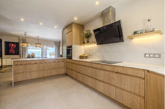 Villa in Denia zu verkaufen, Woongedeelte 324 m², Bouwjaar 1993, Zustand modernisiert, + Fussbodenheizung, Klimaanlage, Grondstuk 1888 m², 4 Slaapkamers, 2 Badkamers, Pool, ref.: BC-7771-39