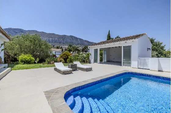 Villa in Denia zu verkaufen, Woongedeelte 324 m², Bouwjaar 1993, Zustand modernisiert, + Fussbodenheizung, Klimaanlage, Grondstuk 1888 m², 4 Slaapkamers, 2 Badkamers, Pool, ref.: BC-7771-4