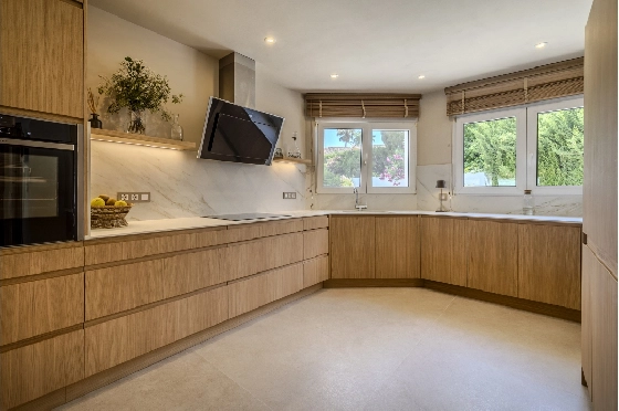 Villa in Denia zu verkaufen, Woongedeelte 324 m², Bouwjaar 1993, Zustand modernisiert, + Fussbodenheizung, Klimaanlage, Grondstuk 1888 m², 4 Slaapkamers, 2 Badkamers, Pool, ref.: BC-7771-49