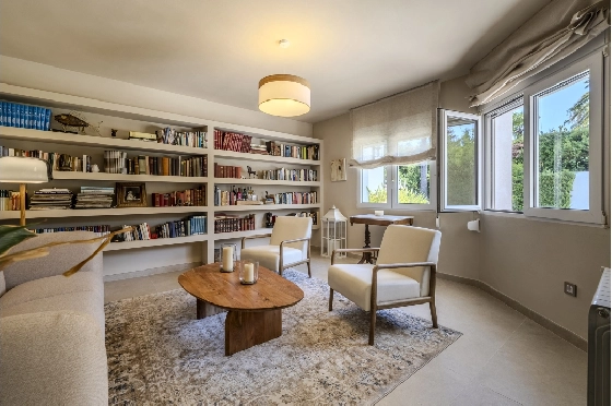 Villa in Denia zu verkaufen, Woongedeelte 324 m², Bouwjaar 1993, Zustand modernisiert, + Fussbodenheizung, Klimaanlage, Grondstuk 1888 m², 4 Slaapkamers, 2 Badkamers, Pool, ref.: BC-7771-50