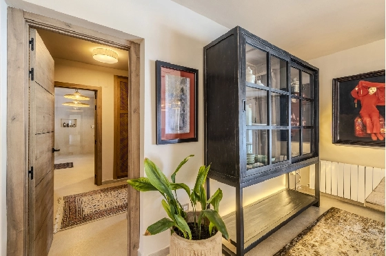 Villa in Denia zu verkaufen, Woongedeelte 324 m², Bouwjaar 1993, Zustand modernisiert, + Fussbodenheizung, Klimaanlage, Grondstuk 1888 m², 4 Slaapkamers, 2 Badkamers, Pool, ref.: BC-7771-53