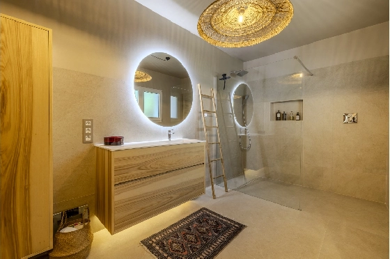Villa in Denia zu verkaufen, Woongedeelte 324 m², Bouwjaar 1993, Zustand modernisiert, + Fussbodenheizung, Klimaanlage, Grondstuk 1888 m², 4 Slaapkamers, 2 Badkamers, Pool, ref.: BC-7771-56