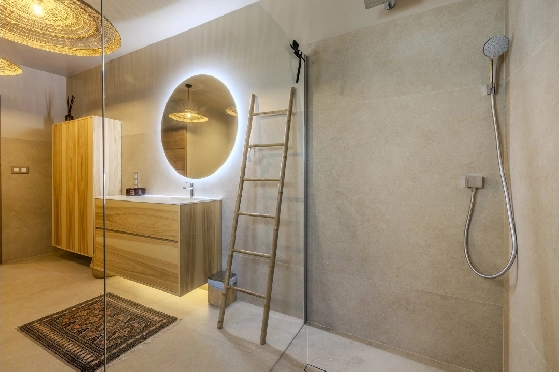 Villa in Denia zu verkaufen, Woongedeelte 324 m², Bouwjaar 1993, Zustand modernisiert, + Fussbodenheizung, Klimaanlage, Grondstuk 1888 m², 4 Slaapkamers, 2 Badkamers, Pool, ref.: BC-7771-57
