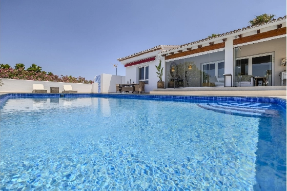 Villa in Denia zu verkaufen, Woongedeelte 324 m², Bouwjaar 1993, Zustand modernisiert, + Fussbodenheizung, Klimaanlage, Grondstuk 1888 m², 4 Slaapkamers, 2 Badkamers, Pool, ref.: BC-7771-6