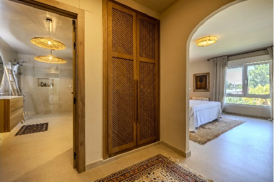 Villa in Denia zu verkaufen, Woongedeelte 324 m², Bouwjaar 1993, Zustand modernisiert, + Fussbodenheizung, Klimaanlage, Grondstuk 1888 m², 4 Slaapkamers, 2 Badkamers, Pool, ref.: BC-7771-62