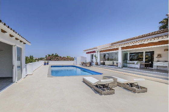 Villa in Denia zu verkaufen, Woongedeelte 324 m², Bouwjaar 1993, Zustand modernisiert, + Fussbodenheizung, Klimaanlage, Grondstuk 1888 m², 4 Slaapkamers, 2 Badkamers, Pool, ref.: BC-7771-7