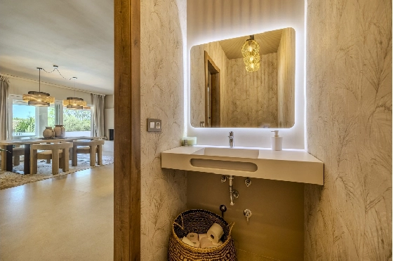 Villa in Denia zu verkaufen, Woongedeelte 324 m², Bouwjaar 1993, Zustand modernisiert, + Fussbodenheizung, Klimaanlage, Grondstuk 1888 m², 4 Slaapkamers, 2 Badkamers, Pool, ref.: BC-7771-70