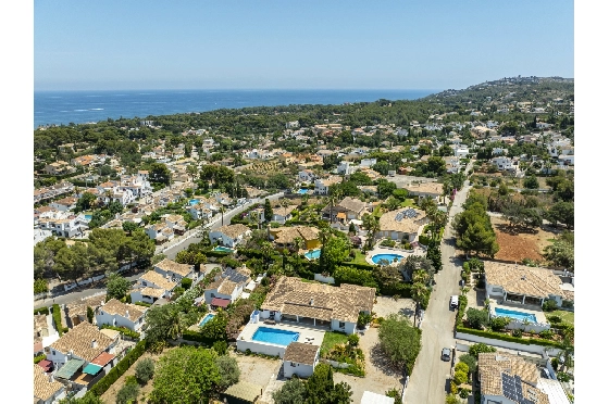 Villa in Denia zu verkaufen, Woongedeelte 324 m², Bouwjaar 1993, Zustand modernisiert, + Fussbodenheizung, Klimaanlage, Grondstuk 1888 m², 4 Slaapkamers, 2 Badkamers, Pool, ref.: BC-7771-9