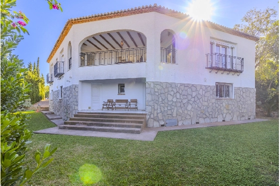 Villa in Denia zu verkaufen, Woongedeelte 267 m², Bouwjaar 1993, Zustand gepflegt, + Zentralheizung, Grondstuk 1085 m², 4 Slaapkamers, 3 Badkamers, Pool, ref.: BC-7785-11