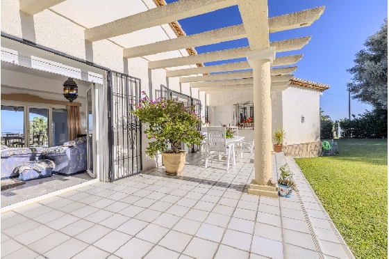 Villa in Denia zu verkaufen, Woongedeelte 267 m², Bouwjaar 1993, Zustand gepflegt, + Zentralheizung, Grondstuk 1085 m², 4 Slaapkamers, 3 Badkamers, Pool, ref.: BC-7785-12