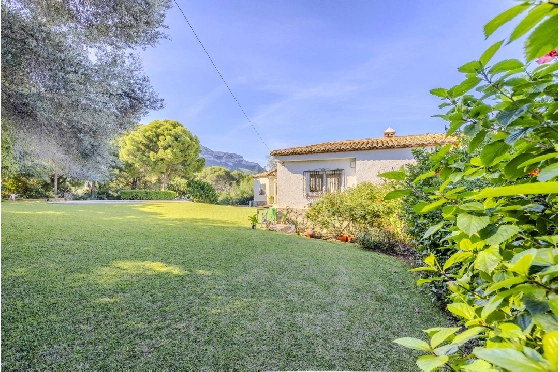 Villa in Denia zu verkaufen, Woongedeelte 267 m², Bouwjaar 1993, Zustand gepflegt, + Zentralheizung, Grondstuk 1085 m², 4 Slaapkamers, 3 Badkamers, Pool, ref.: BC-7785-13