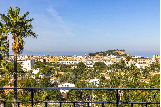 Villa in Denia zu verkaufen, Woongedeelte 267 m², Bouwjaar 1993, Zustand gepflegt, + Zentralheizung, Grondstuk 1085 m², 4 Slaapkamers, 3 Badkamers, Pool, ref.: BC-7785-19