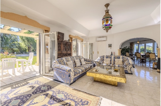 Villa in Denia zu verkaufen, Woongedeelte 267 m², Bouwjaar 1993, Zustand gepflegt, + Zentralheizung, Grondstuk 1085 m², 4 Slaapkamers, 3 Badkamers, Pool, ref.: BC-7785-22