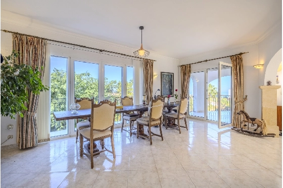 Villa in Denia zu verkaufen, Woongedeelte 267 m², Bouwjaar 1993, Zustand gepflegt, + Zentralheizung, Grondstuk 1085 m², 4 Slaapkamers, 3 Badkamers, Pool, ref.: BC-7785-23