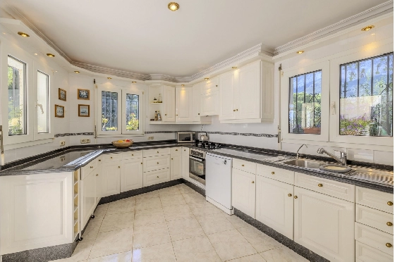 Villa in Denia zu verkaufen, Woongedeelte 267 m², Bouwjaar 1993, Zustand gepflegt, + Zentralheizung, Grondstuk 1085 m², 4 Slaapkamers, 3 Badkamers, Pool, ref.: BC-7785-29