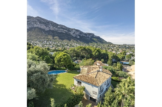 Villa in Denia zu verkaufen, Woongedeelte 267 m², Bouwjaar 1993, Zustand gepflegt, + Zentralheizung, Grondstuk 1085 m², 4 Slaapkamers, 3 Badkamers, Pool, ref.: BC-7785-3