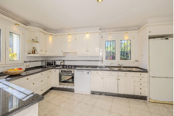 Villa in Denia zu verkaufen, Woongedeelte 267 m², Bouwjaar 1993, Zustand gepflegt, + Zentralheizung, Grondstuk 1085 m², 4 Slaapkamers, 3 Badkamers, Pool, ref.: BC-7785-30