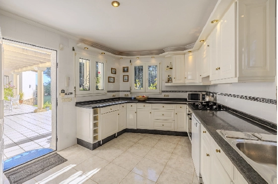 Villa in Denia zu verkaufen, Woongedeelte 267 m², Bouwjaar 1993, Zustand gepflegt, + Zentralheizung, Grondstuk 1085 m², 4 Slaapkamers, 3 Badkamers, Pool, ref.: BC-7785-32