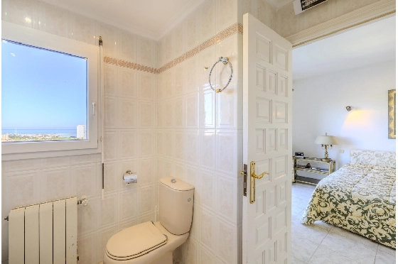 Villa in Denia zu verkaufen, Woongedeelte 267 m², Bouwjaar 1993, Zustand gepflegt, + Zentralheizung, Grondstuk 1085 m², 4 Slaapkamers, 3 Badkamers, Pool, ref.: BC-7785-37