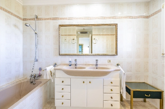 Villa in Denia zu verkaufen, Woongedeelte 267 m², Bouwjaar 1993, Zustand gepflegt, + Zentralheizung, Grondstuk 1085 m², 4 Slaapkamers, 3 Badkamers, Pool, ref.: BC-7785-38