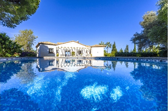 Villa in Denia zu verkaufen, Woongedeelte 267 m², Bouwjaar 1993, Zustand gepflegt, + Zentralheizung, Grondstuk 1085 m², 4 Slaapkamers, 3 Badkamers, Pool, ref.: BC-7785-4