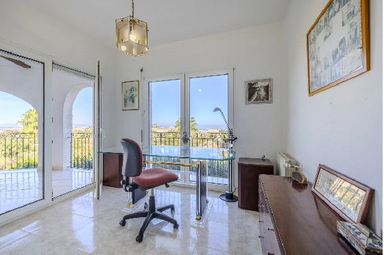 Villa in Denia zu verkaufen, Woongedeelte 267 m², Bouwjaar 1993, Zustand gepflegt, + Zentralheizung, Grondstuk 1085 m², 4 Slaapkamers, 3 Badkamers, Pool, ref.: BC-7785-40