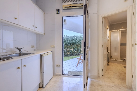 Villa in Denia zu verkaufen, Woongedeelte 267 m², Bouwjaar 1993, Zustand gepflegt, + Zentralheizung, Grondstuk 1085 m², 4 Slaapkamers, 3 Badkamers, Pool, ref.: BC-7785-46
