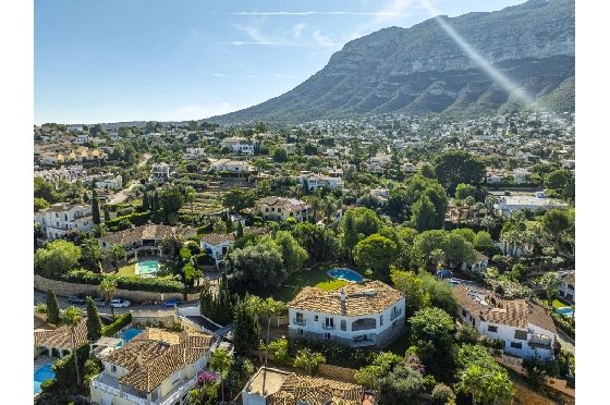 Villa in Denia zu verkaufen, Woongedeelte 267 m², Bouwjaar 1993, Zustand gepflegt, + Zentralheizung, Grondstuk 1085 m², 4 Slaapkamers, 3 Badkamers, Pool, ref.: BC-7785-48