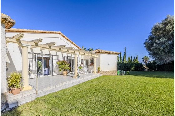 Villa in Denia zu verkaufen, Woongedeelte 267 m², Bouwjaar 1993, Zustand gepflegt, + Zentralheizung, Grondstuk 1085 m², 4 Slaapkamers, 3 Badkamers, Pool, ref.: BC-7785-5