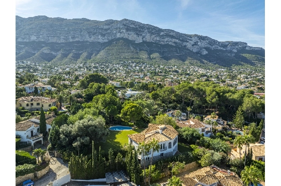 Villa in Denia zu verkaufen, Woongedeelte 267 m², Bouwjaar 1993, Zustand gepflegt, + Zentralheizung, Grondstuk 1085 m², 4 Slaapkamers, 3 Badkamers, Pool, ref.: BC-7785-50