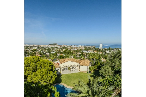 Villa in Denia zu verkaufen, Woongedeelte 267 m², Bouwjaar 1993, Zustand gepflegt, + Zentralheizung, Grondstuk 1085 m², 4 Slaapkamers, 3 Badkamers, Pool, ref.: BC-7785-51