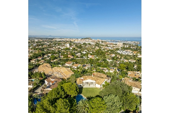Villa in Denia zu verkaufen, Woongedeelte 267 m², Bouwjaar 1993, Zustand gepflegt, + Zentralheizung, Grondstuk 1085 m², 4 Slaapkamers, 3 Badkamers, Pool, ref.: BC-7785-55