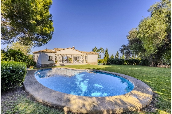 Villa in Denia zu verkaufen, Woongedeelte 267 m², Bouwjaar 1993, Zustand gepflegt, + Zentralheizung, Grondstuk 1085 m², 4 Slaapkamers, 3 Badkamers, Pool, ref.: BC-7785-6