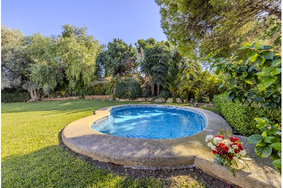 Villa in Denia zu verkaufen, Woongedeelte 267 m², Bouwjaar 1993, Zustand gepflegt, + Zentralheizung, Grondstuk 1085 m², 4 Slaapkamers, 3 Badkamers, Pool, ref.: BC-7785-9