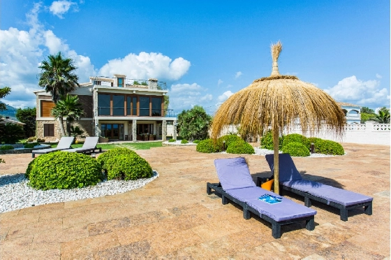 Villa in Denia zu verkaufen, Woongedeelte 266 m², Klimaanlage, Grondstuk 1254 m², 5 Slaapkamers, 3 Badkamers, Pool, ref.: VI-CHA2550-1