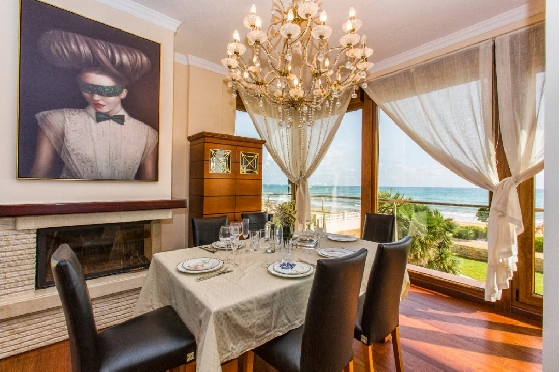 Villa in Denia zu verkaufen, Woongedeelte 266 m², Klimaanlage, Grondstuk 1254 m², 5 Slaapkamers, 3 Badkamers, Pool, ref.: VI-CHA2550-10
