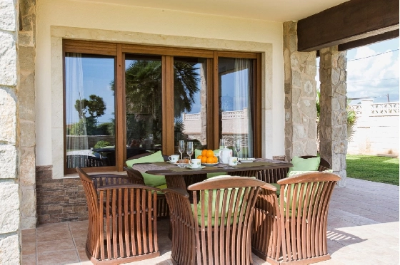 Villa in Denia zu verkaufen, Woongedeelte 266 m², Klimaanlage, Grondstuk 1254 m², 5 Slaapkamers, 3 Badkamers, Pool, ref.: VI-CHA2550-11