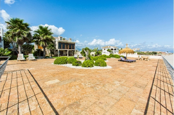 Villa in Denia zu verkaufen, Woongedeelte 266 m², Klimaanlage, Grondstuk 1254 m², 5 Slaapkamers, 3 Badkamers, Pool, ref.: VI-CHA2550-13